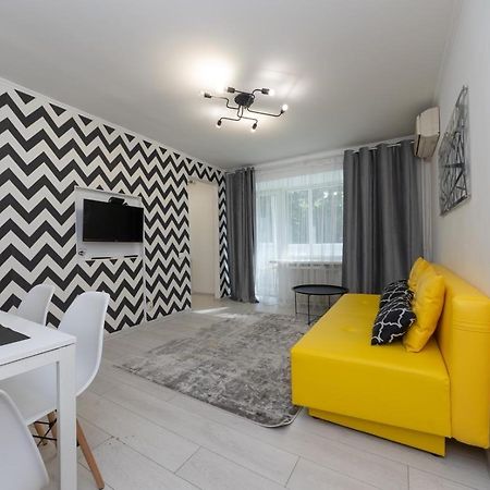 Flat 24 On Lesi Ukrainki 12 With 1 Bedroom كييف المظهر الخارجي الصورة