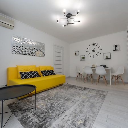 Flat 24 On Lesi Ukrainki 12 With 1 Bedroom كييف المظهر الخارجي الصورة