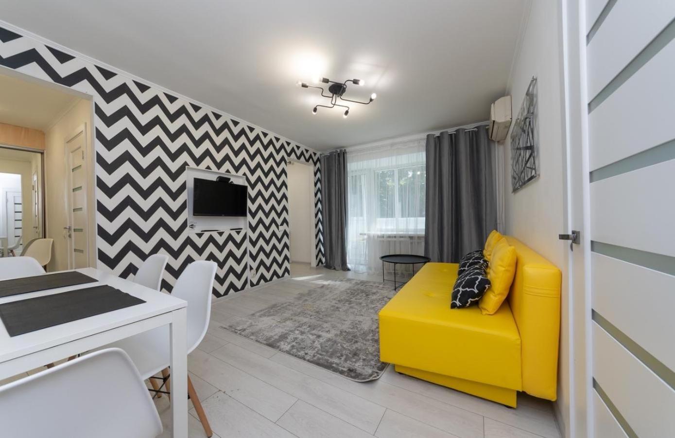 Flat 24 On Lesi Ukrainki 12 With 1 Bedroom كييف المظهر الخارجي الصورة